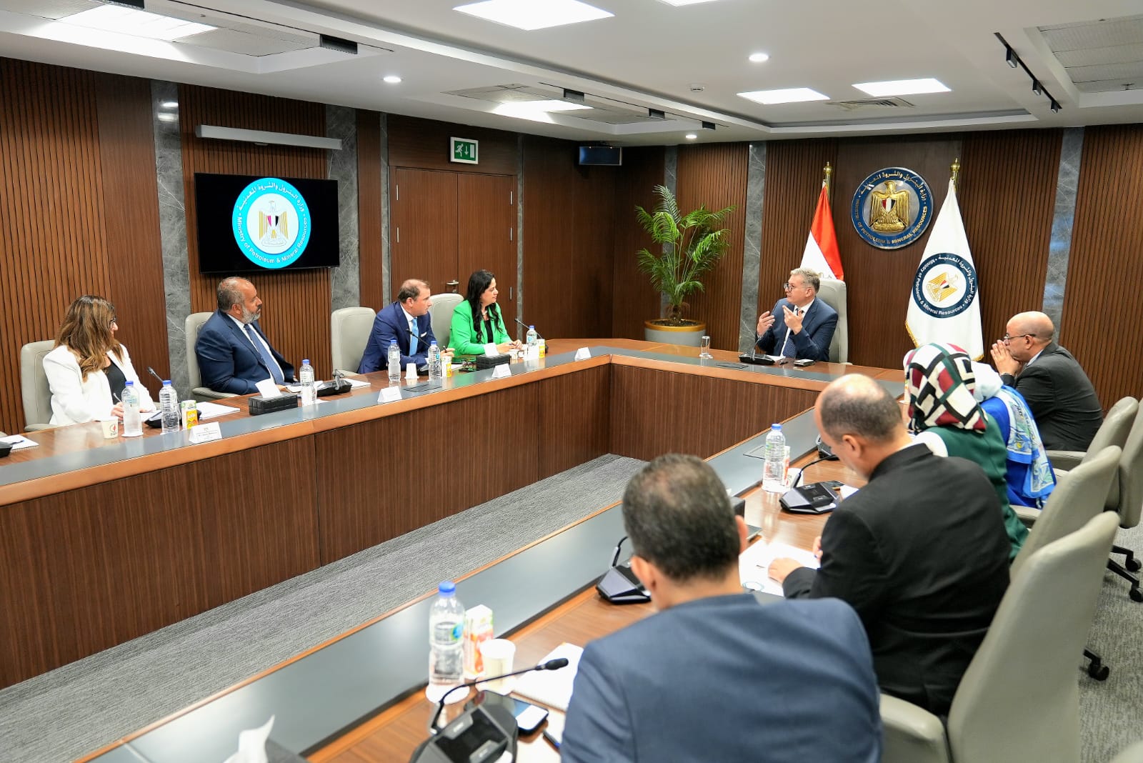 الوزير يستقبل أعضاء لجنة التعدين بغرفة التجارة الأمريكية