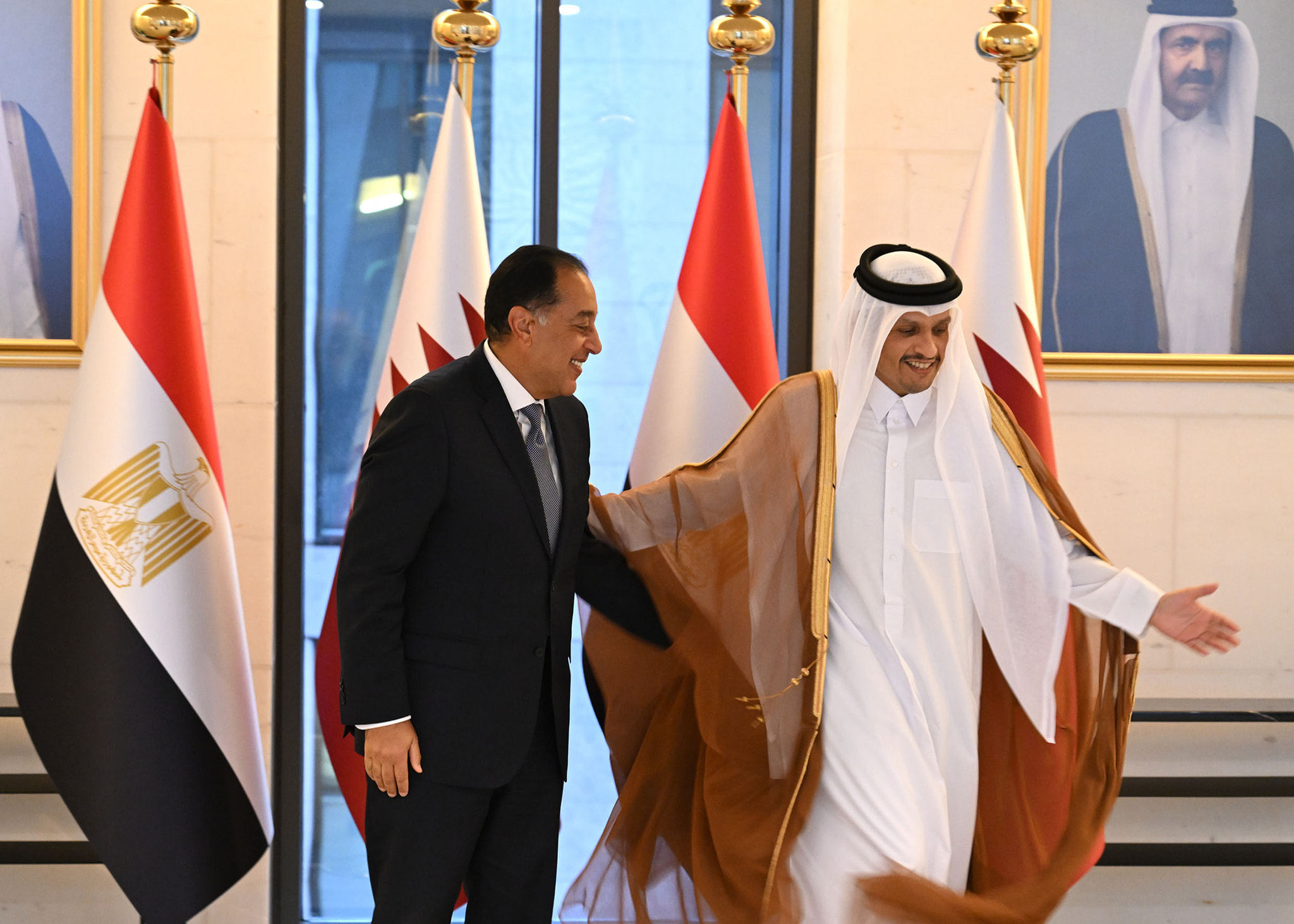 رئيس الوزراء يلتقي وزير الخارجية القطري