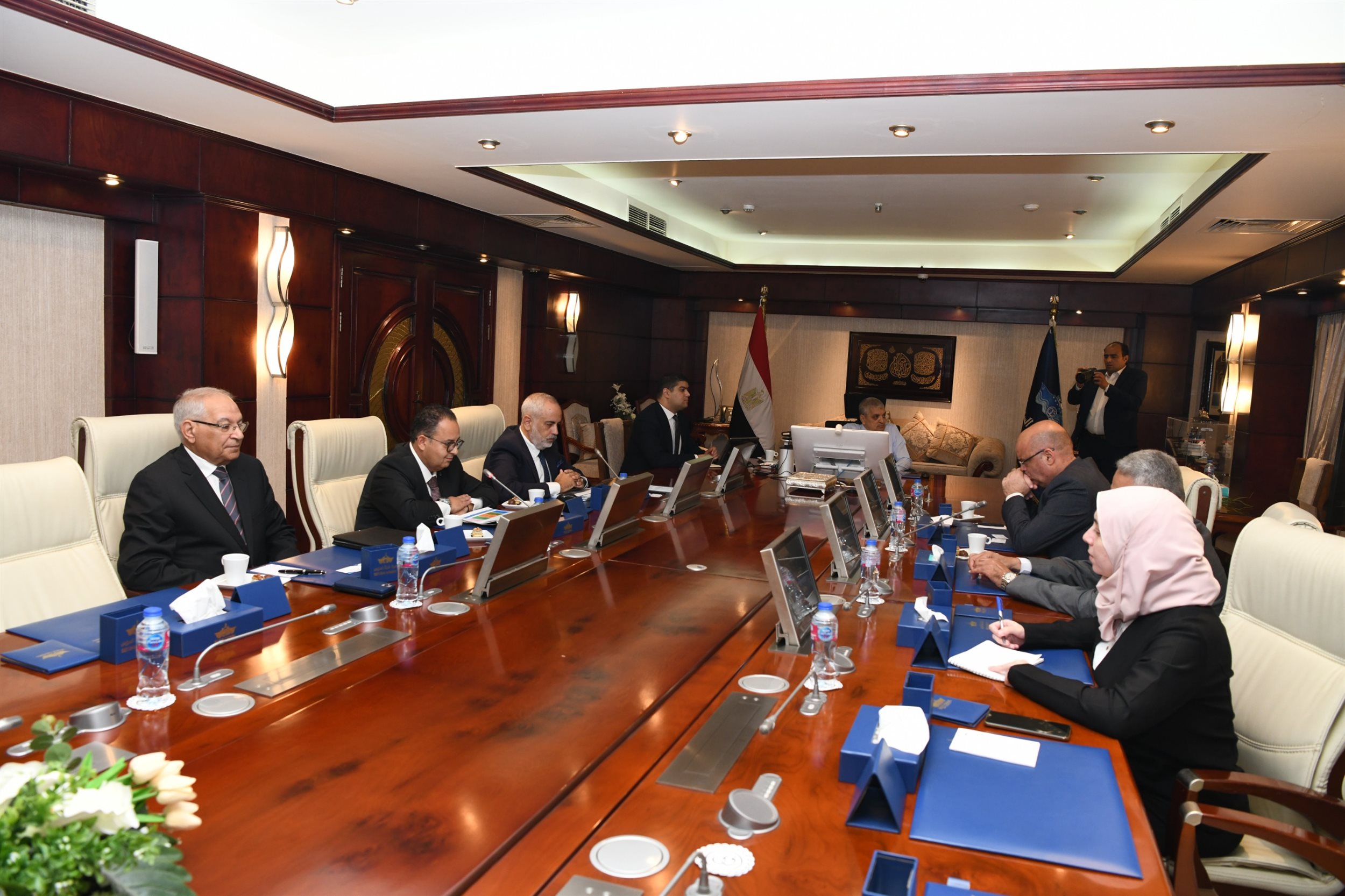 أسامة ربيع يبحث سبل عقد شراكة مع مجموعة UW القبرصية