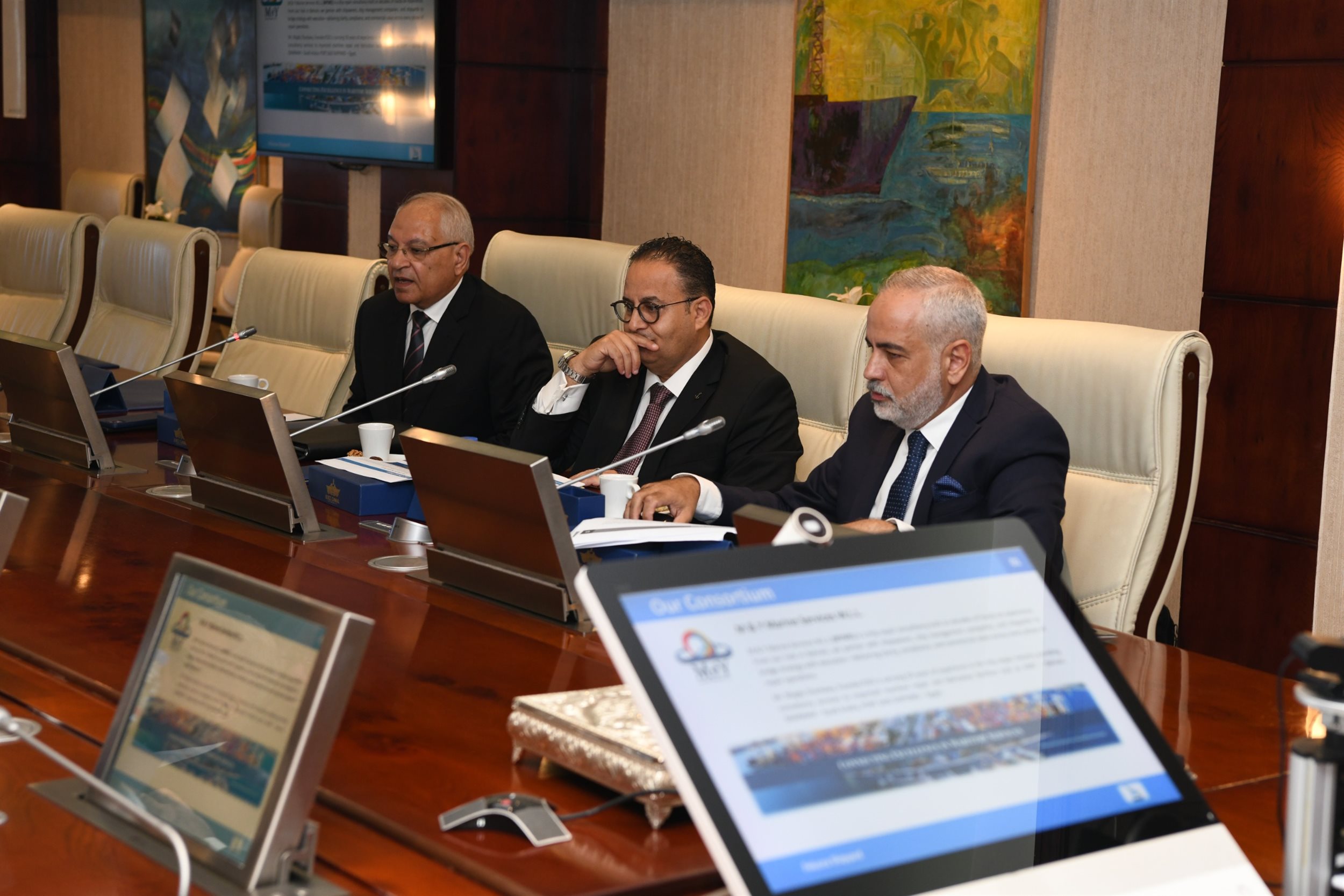 أسامة ربيع يبحث سبل عقد شراكة مع مجموعة UW القبرصية