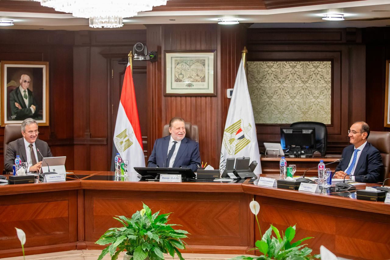 محافظ البنك المركزي يستقبل وفد من البنك الأوروبي لإعادة الإعمار