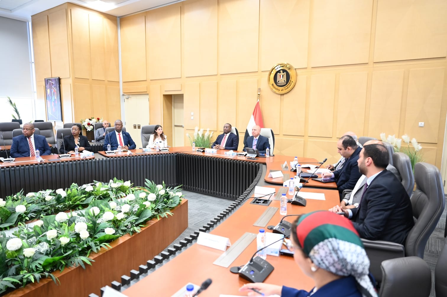 وزير الصناعة في اجتماع مع نائب رئيس وزراء الكونغو