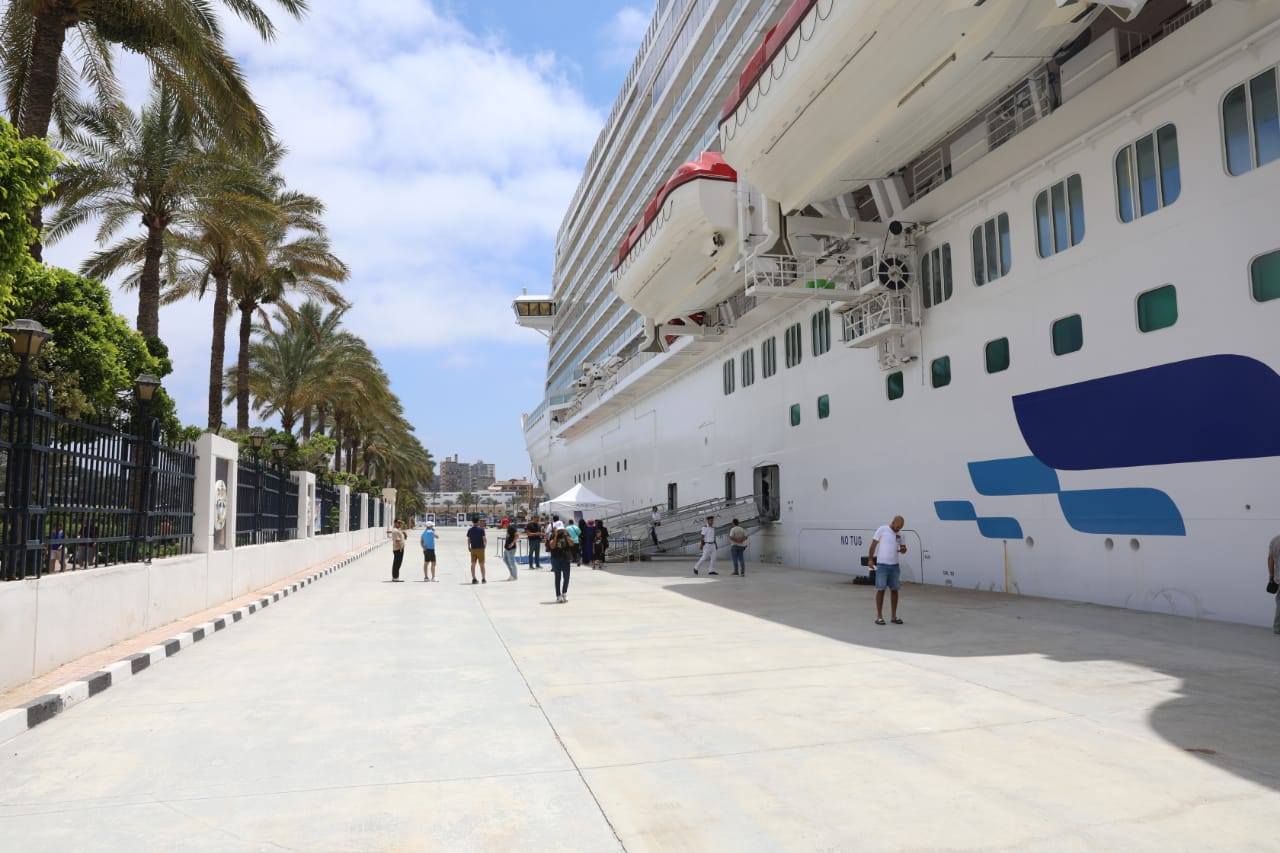 الوزير يتفقد محطة الركاب السياحية بميناء الإسكندرية