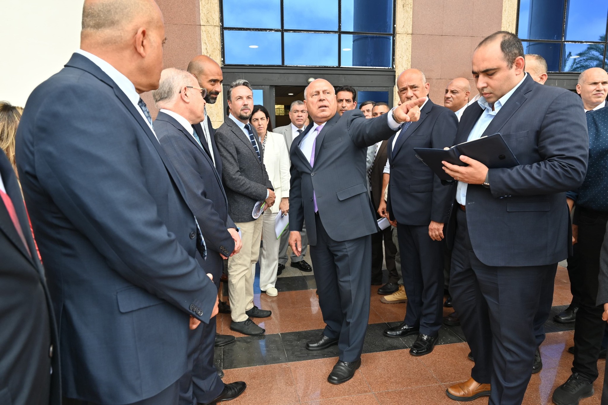 الوزير يتفقد محطة الركاب السياحية بميناء الإسكندرية