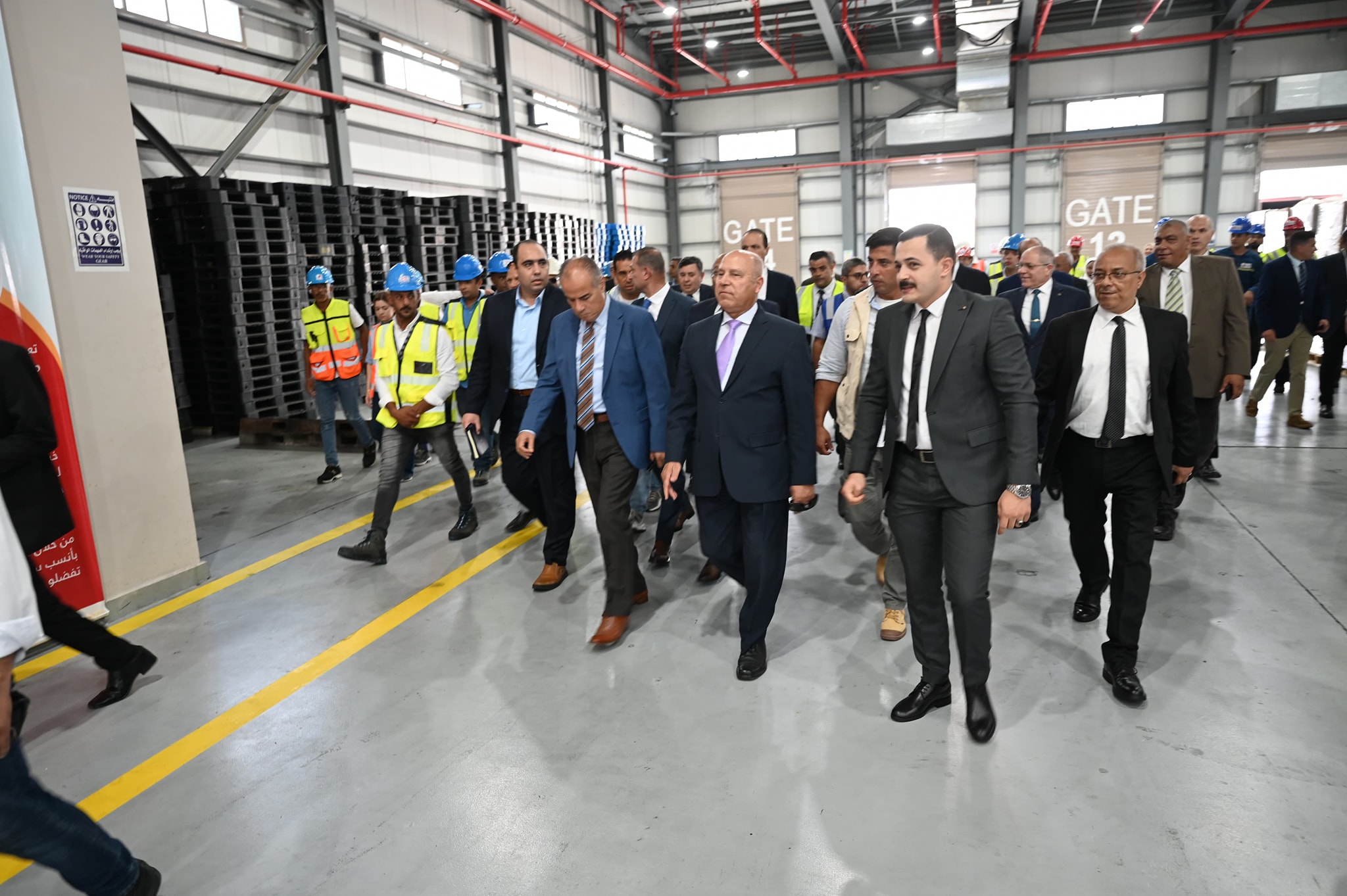 جولة وزير الصناعة بمشروعات مينائي الإسكندرية والدخيلة