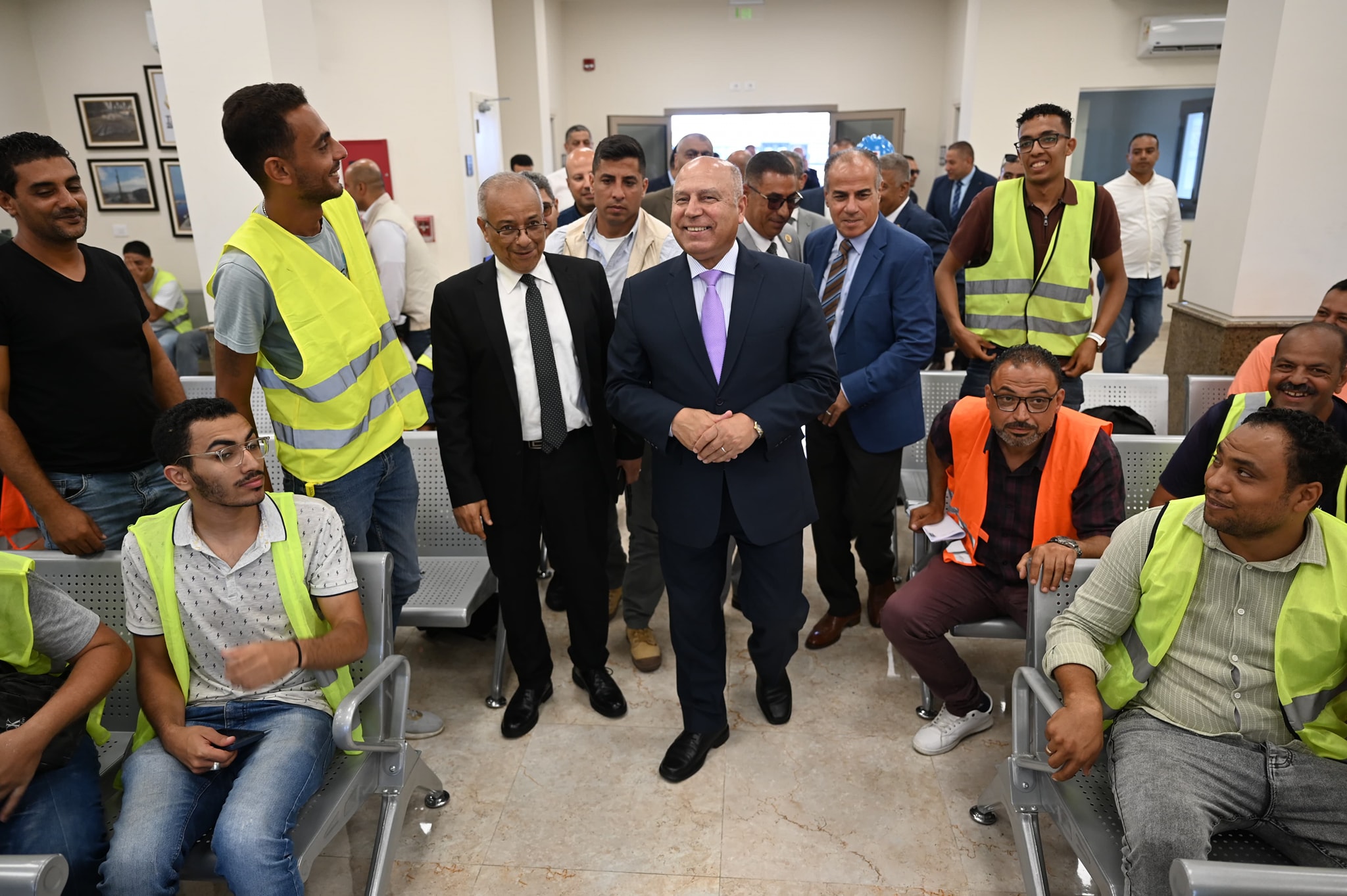 جولة وزير الصناعة بمشروعات مينائي الإسكندرية والدخيلة