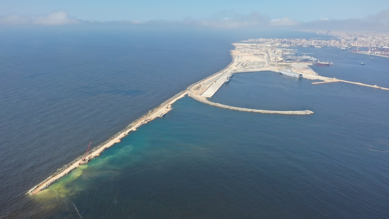 جولة وزير الصناعة بمشروعات مينائي الإسكندرية والدخيلة