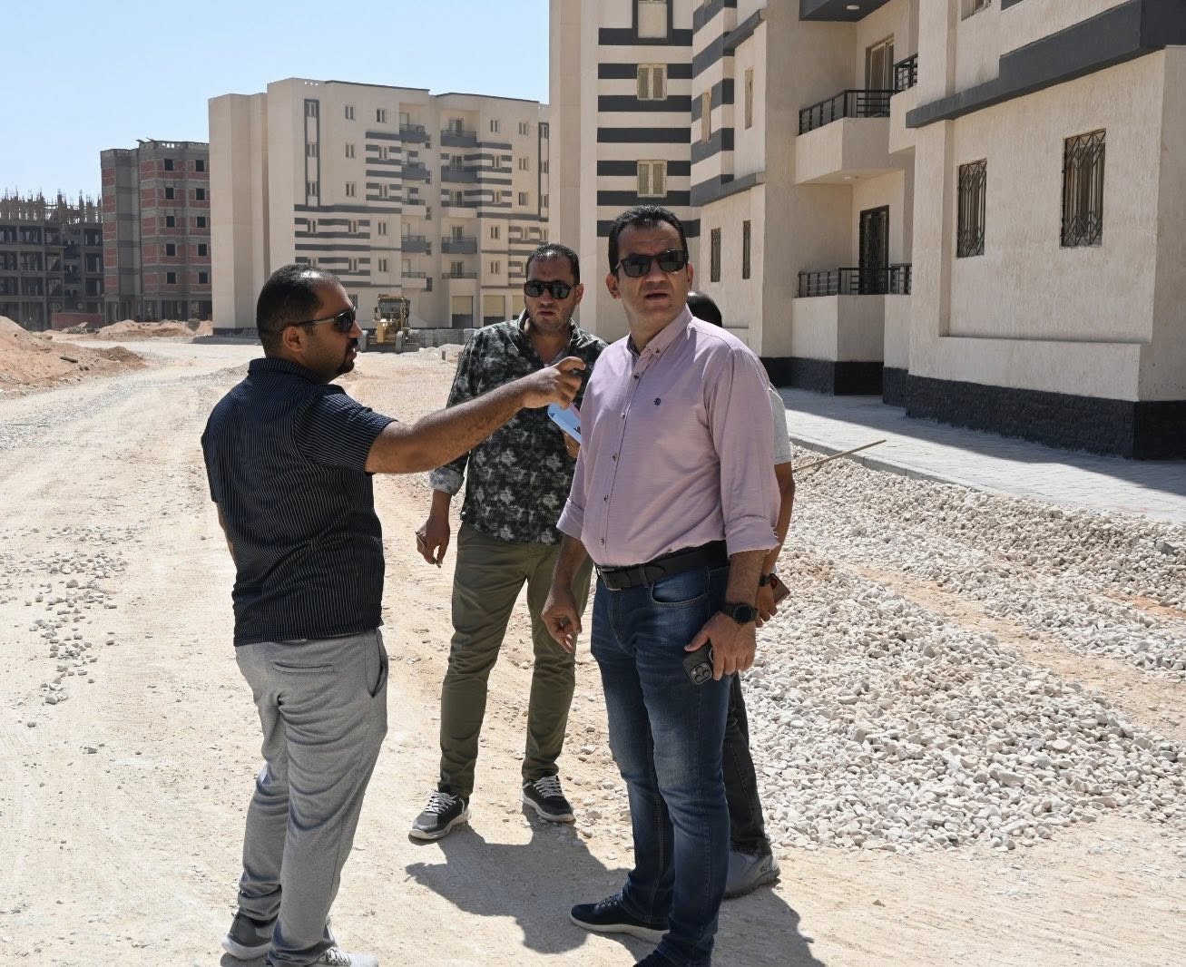 وزير الإسكان يتابع تنفيذ الآلاف من وحدات سكن لكل المصريين