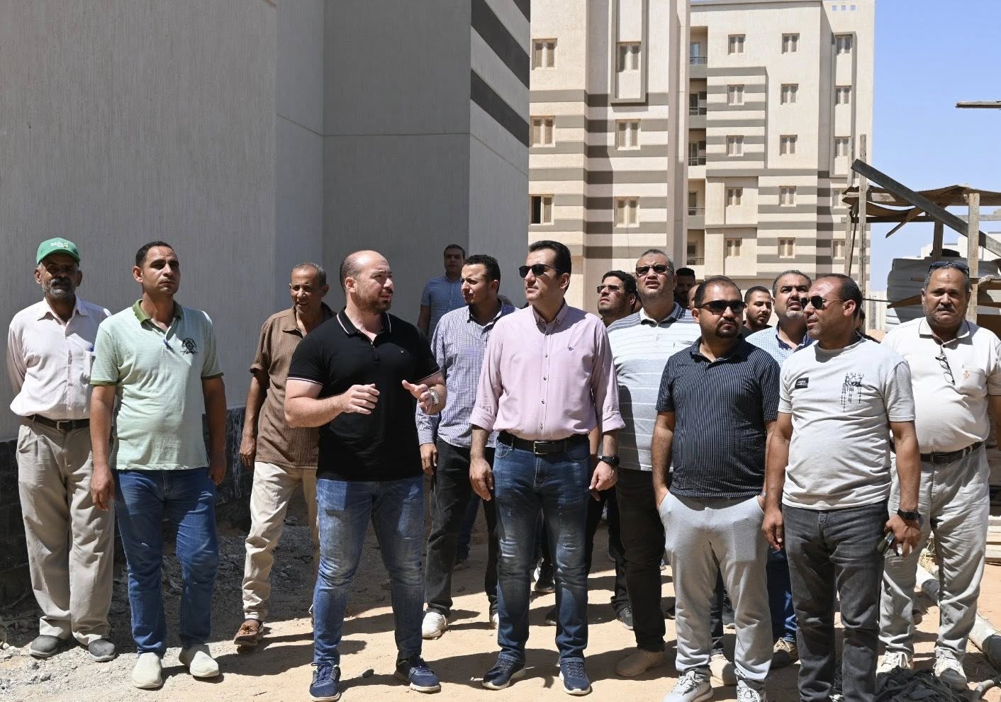 وزير الإسكان يتابع تنفيذ الآلاف من وحدات سكن لكل المصريين
