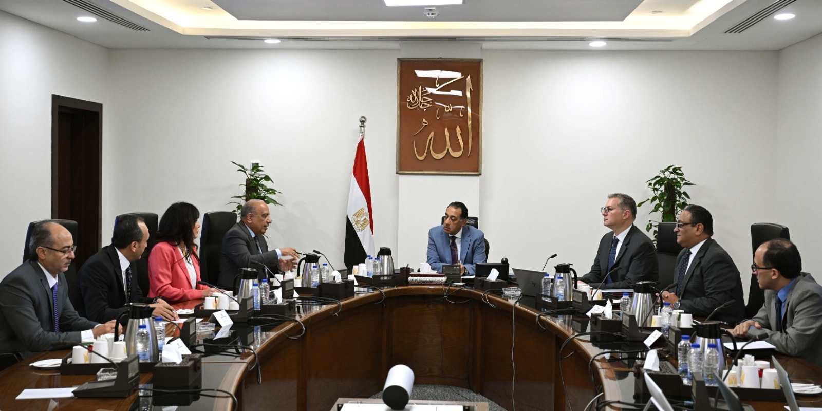 رئيس الوزراء يتابع عدد من الملفات مع وزيري الكهرباء والبترول