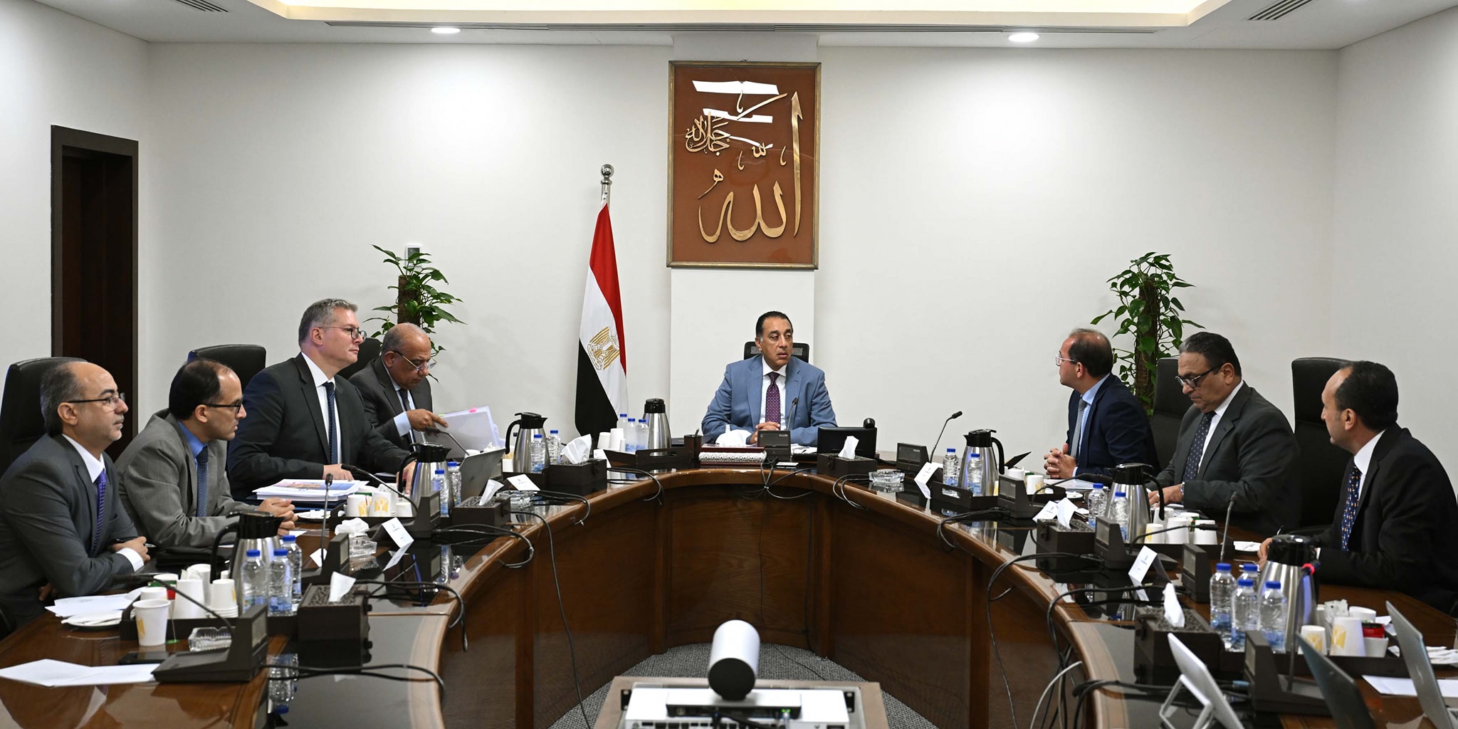مدبولي يتابع تمويل تشغيل الكهرباء وسداد مديونيات الحكومة
