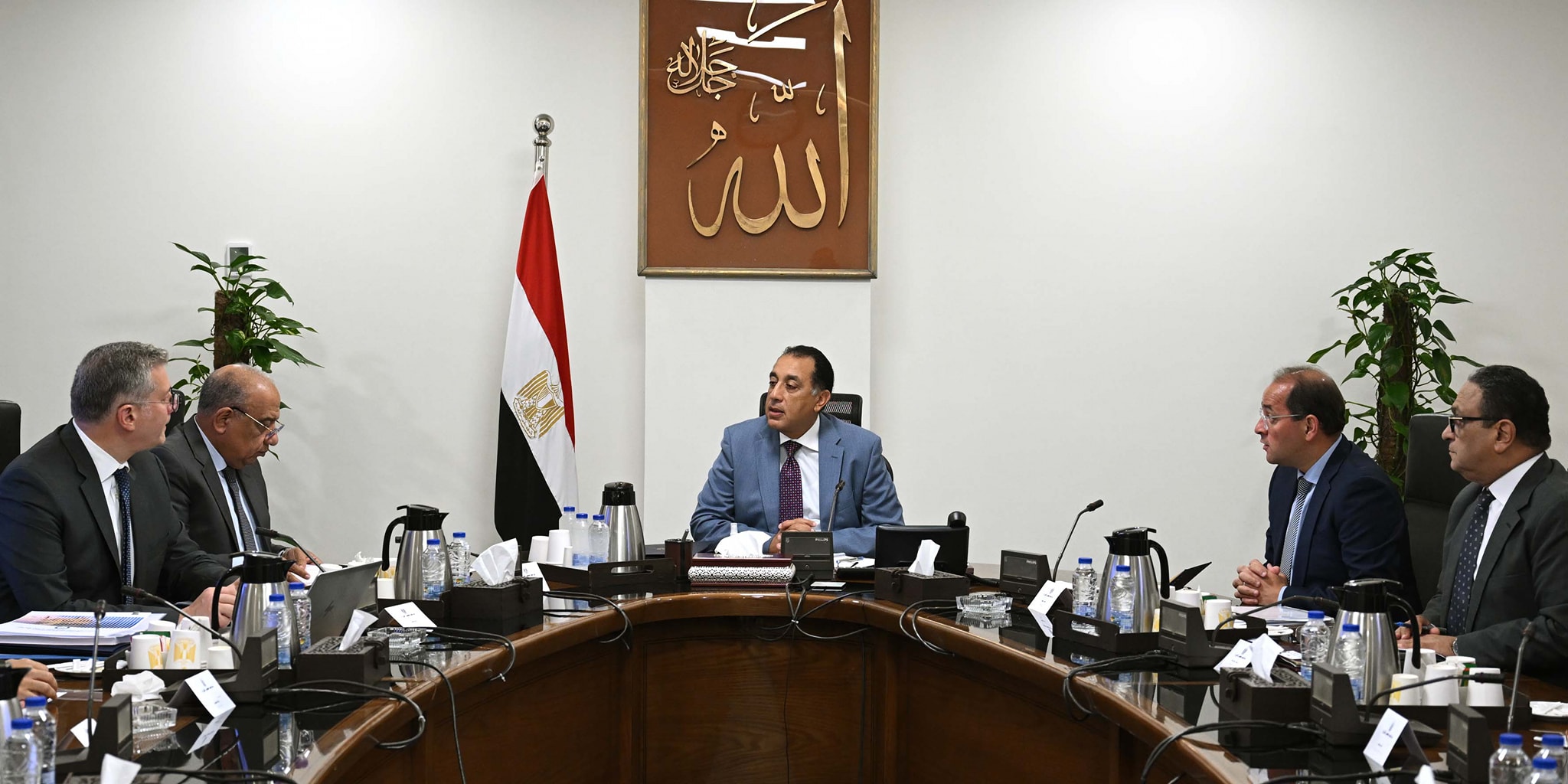 مدبولي يتابع تمويل تشغيل الكهرباء وسداد مديونيات الحكومة