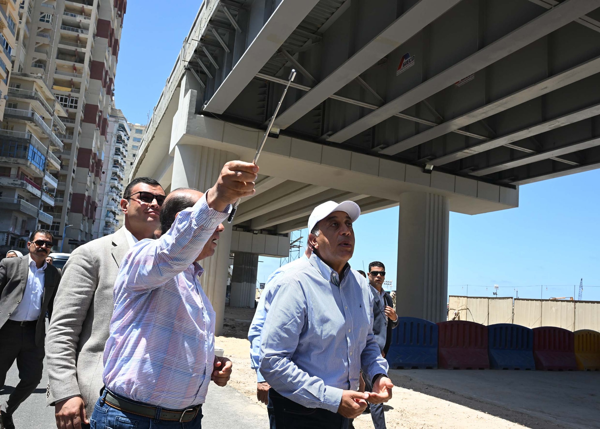 رئيس الوزراء يتفقد أعمال تطوير محور محمد نجيب بالإسكندرية