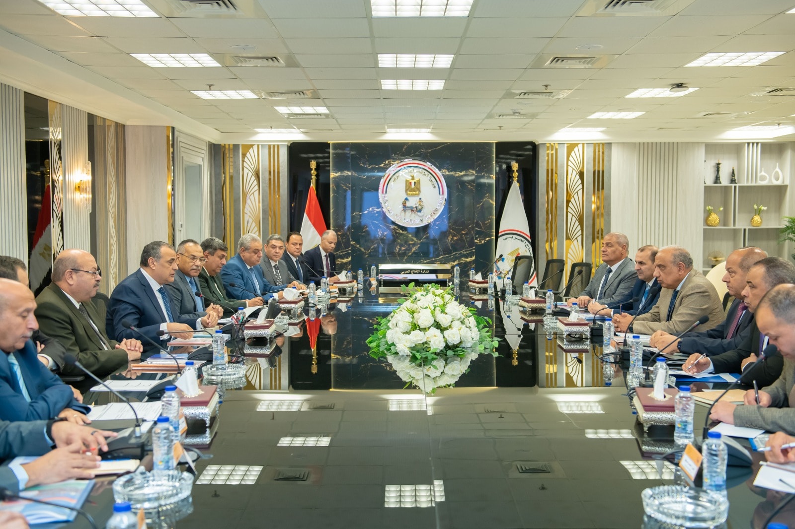 وزير الإنتاج الحربي في اجتماع مع وزير الكهرباء