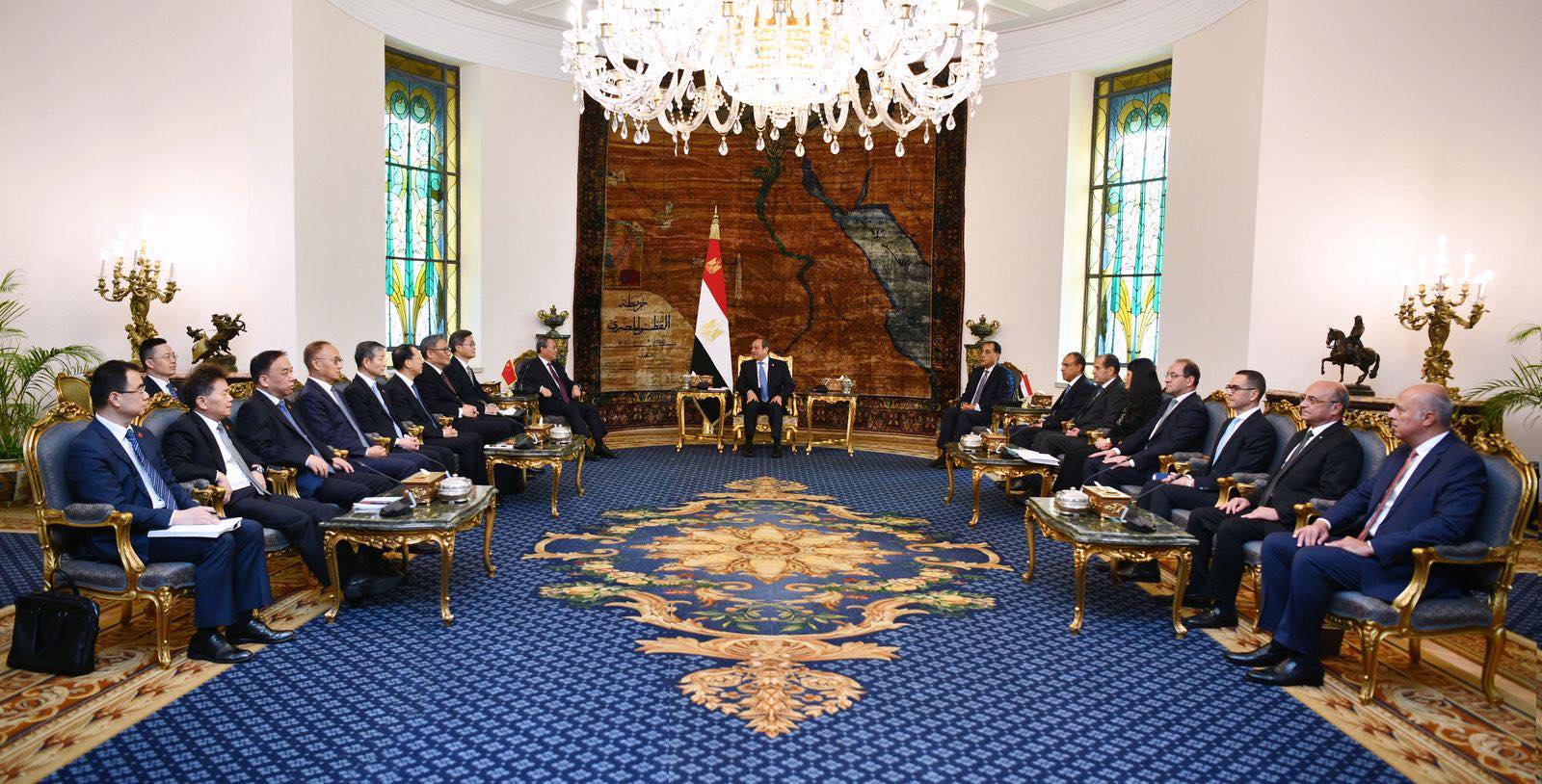 الرئيس السيسي يلتقي رئيس مجلس الدولة الصيني
