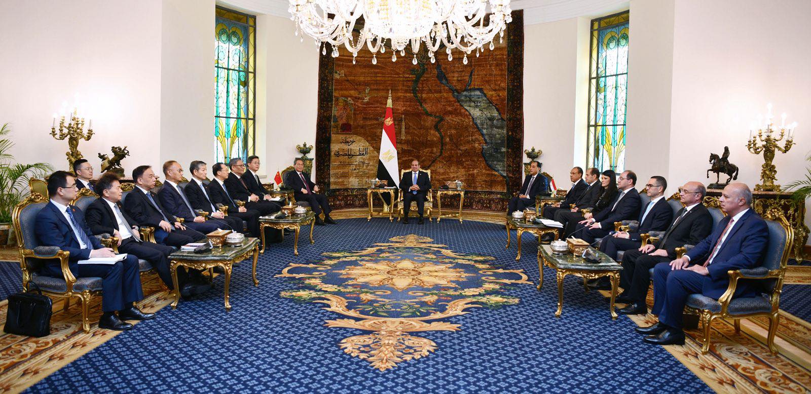الرئيس السيسي يلتقي رئيس مجلس الدولة الصيني