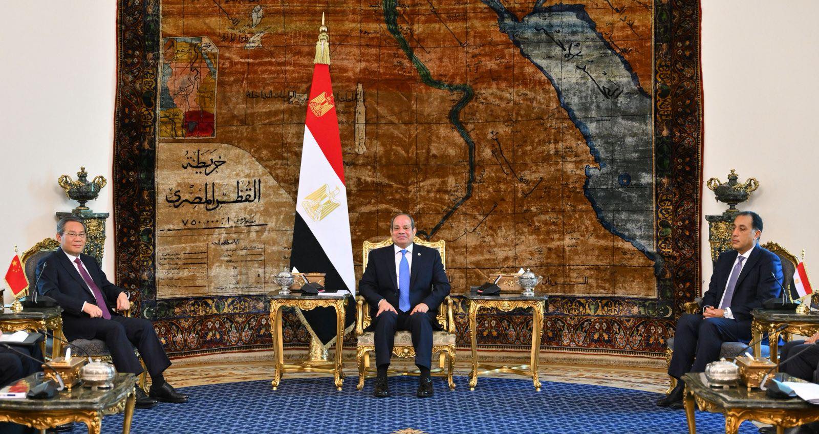 الرئيس السيسي يلتقي رئيس مجلس الدولة الصيني