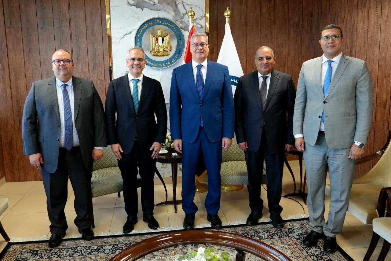 وزير البترول يلتقي الرئيس الإقليمي لشركة شلمبرجير