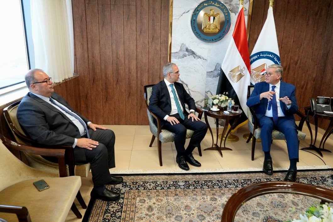 وزير البترول يلتقي الرئيس الإقليمي لشركة شلمبرجير