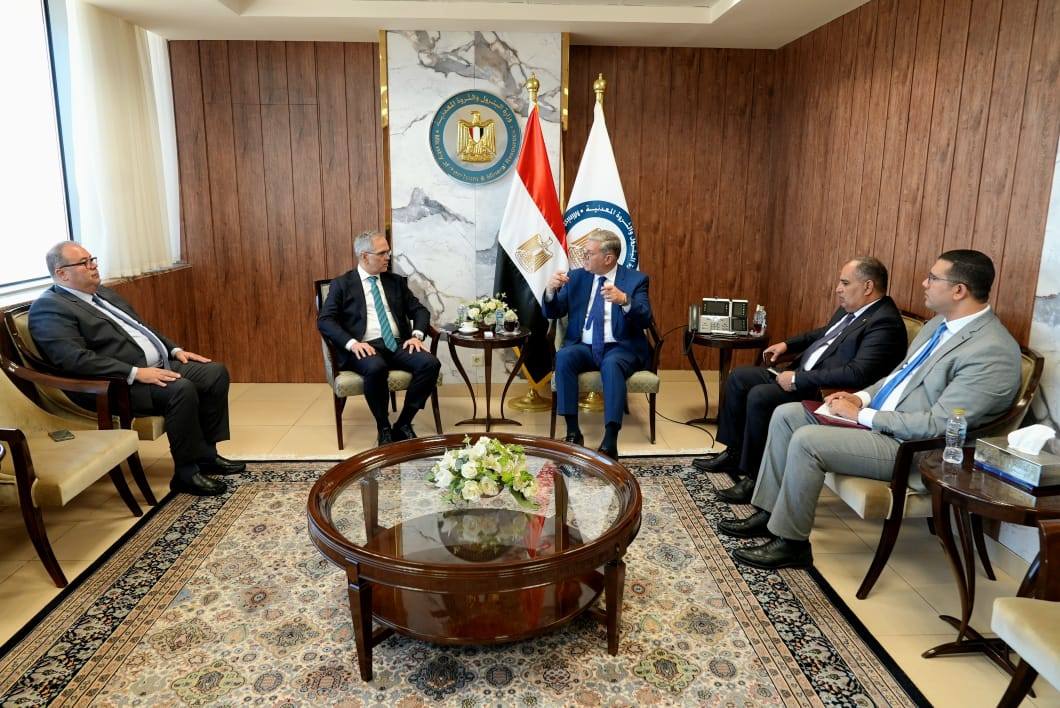 وزير البترول يلتقي الرئيس الإقليمي لشركة شلمبرجير