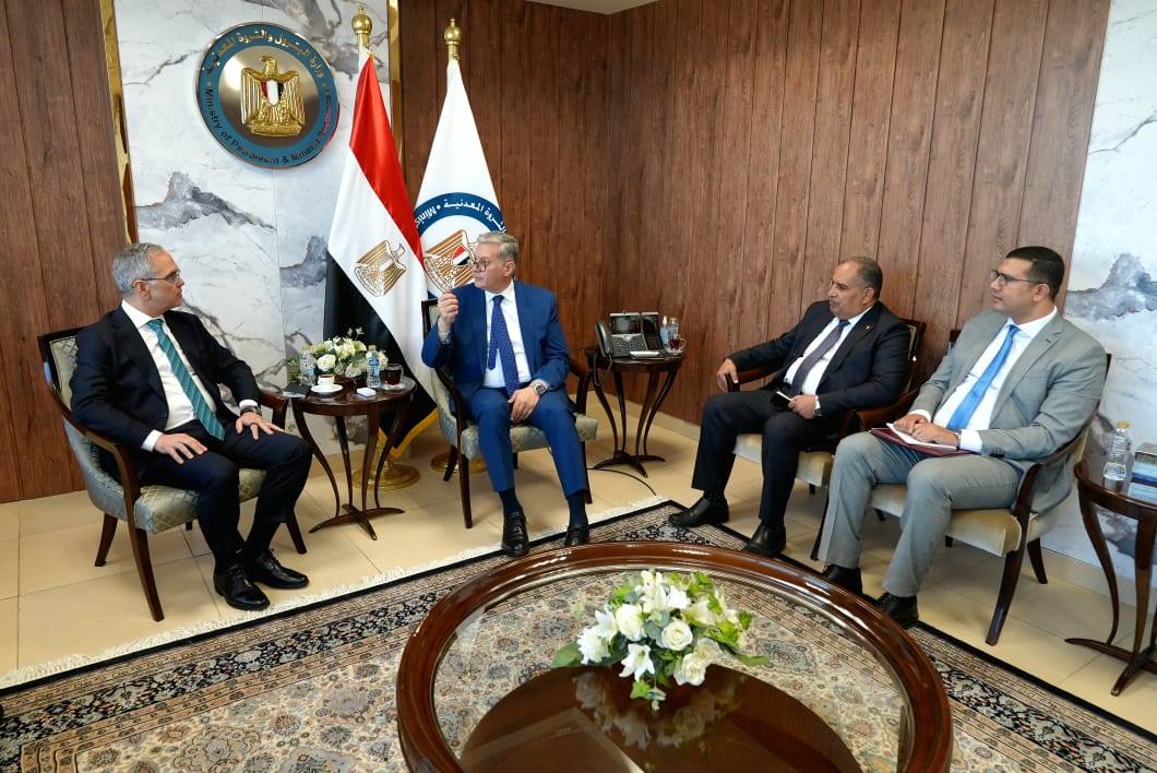 وزير البترول يلتقي الرئيس الإقليمي لشركة شلمبرجير