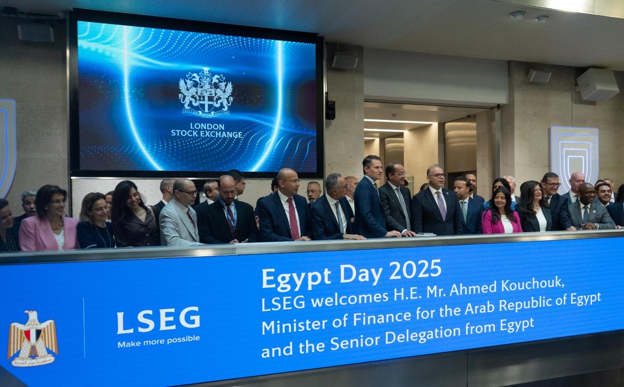وزير المالية يقرع جرس افتتاح جلسة التداول ببورصة لندن