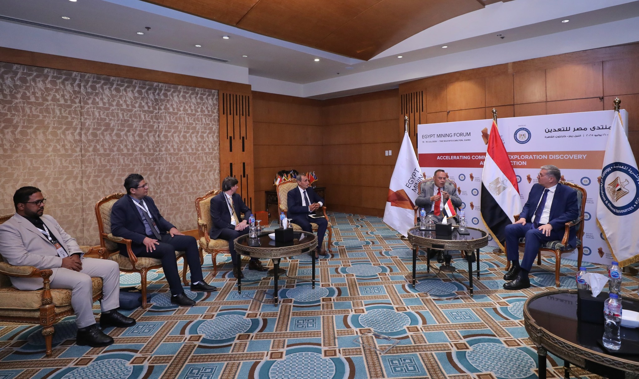 وزير البترول يلتقي رئيس مجلس إدارة شركة مناجم النوبة