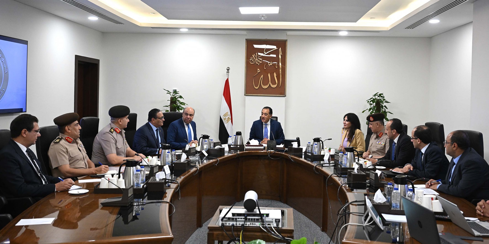 مدبولي يتابع مشروع مبنى 4 بمطار القاهرة الدولي