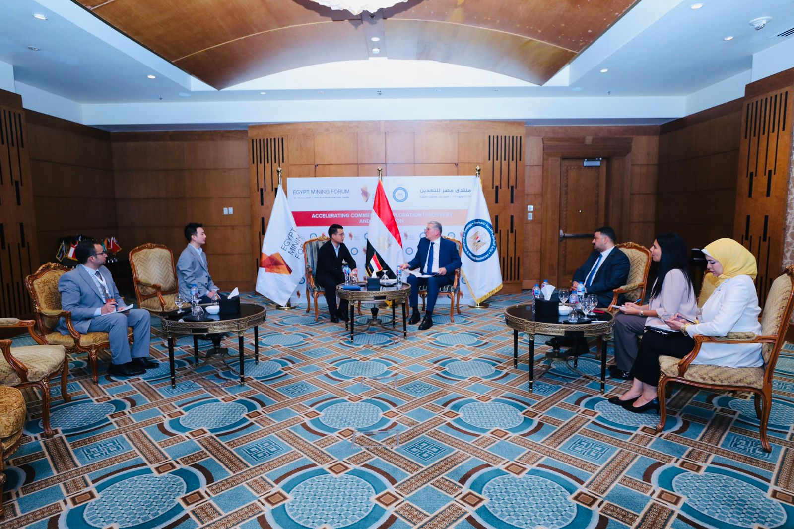 وزير البترول يلتقي وفد مسئولى شركة صينية