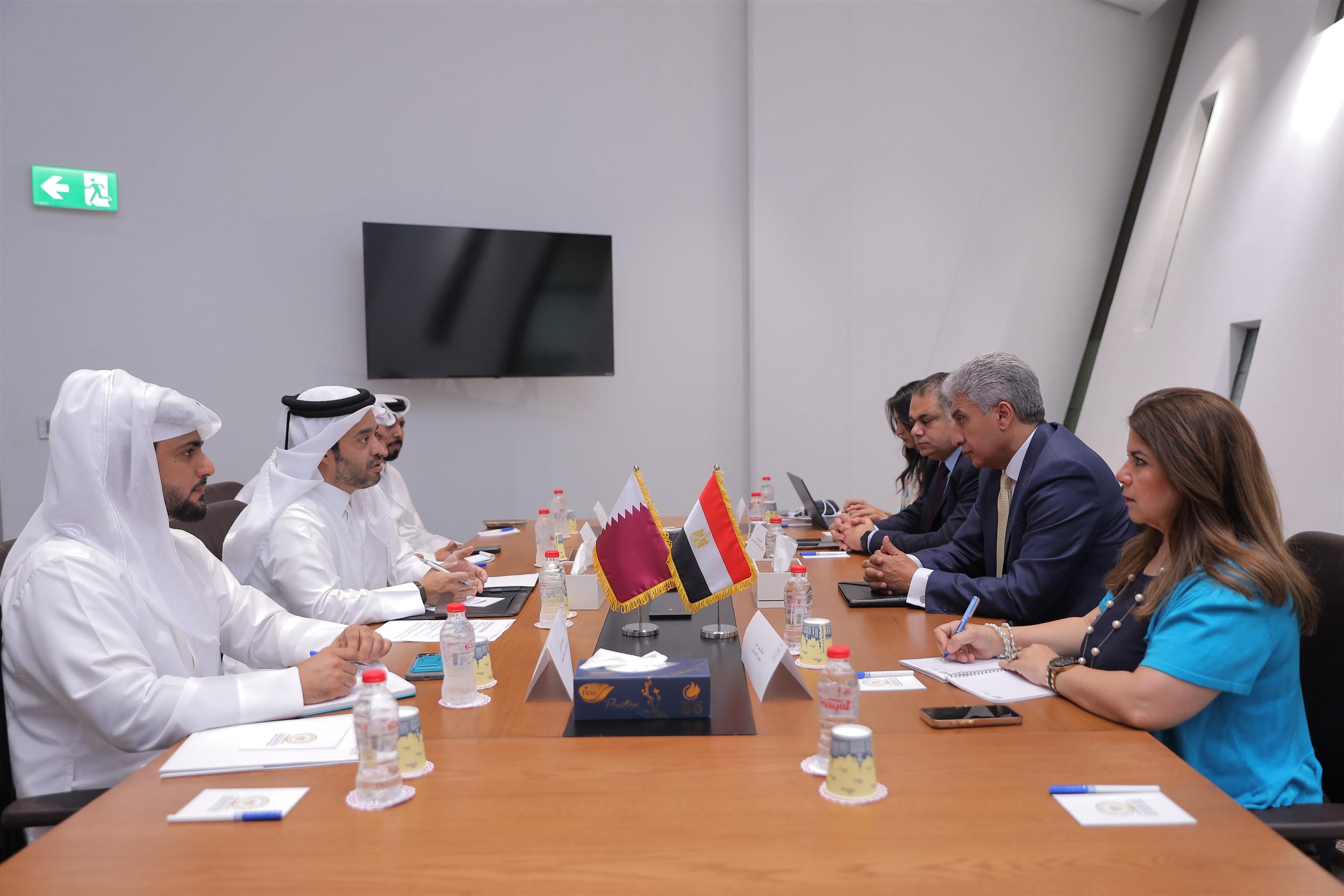 وزير السياحة والآثار يستقبل رئيس هيئة قطر للسياحة