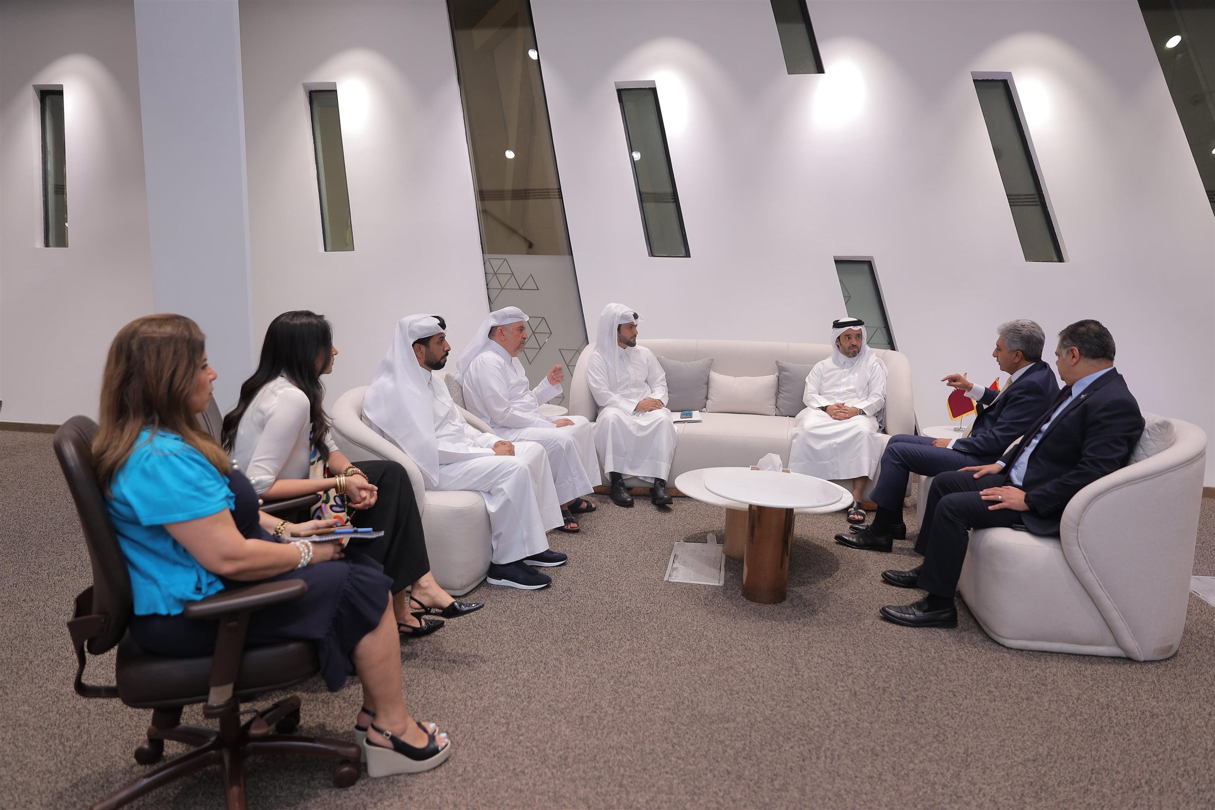وزير السياحة والآثار يستقبل رئيس هيئة قطر للسياحة