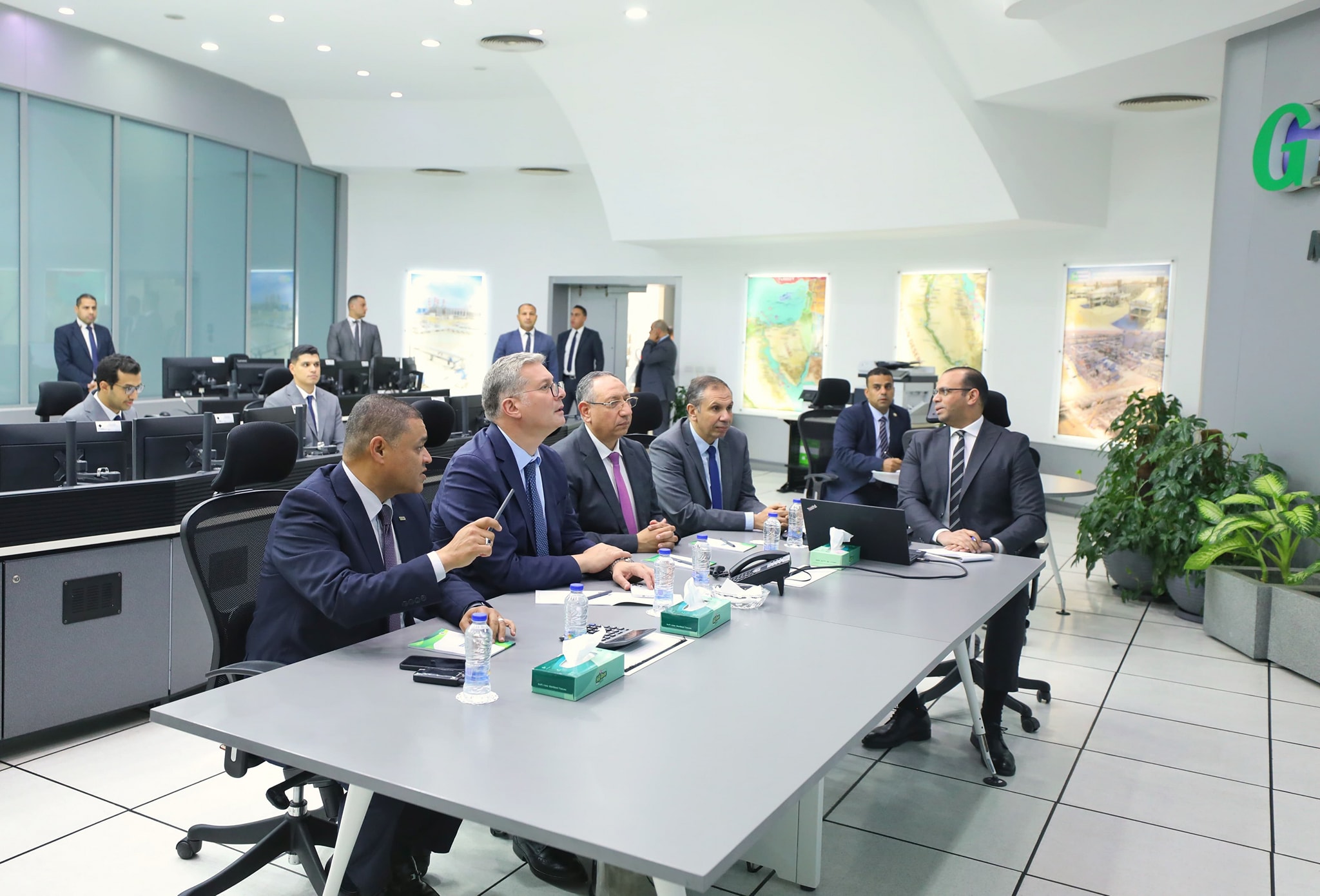 وزير البترول يتابع من مركز التحكم ضخ الغاز لمحطات الكهرباء
