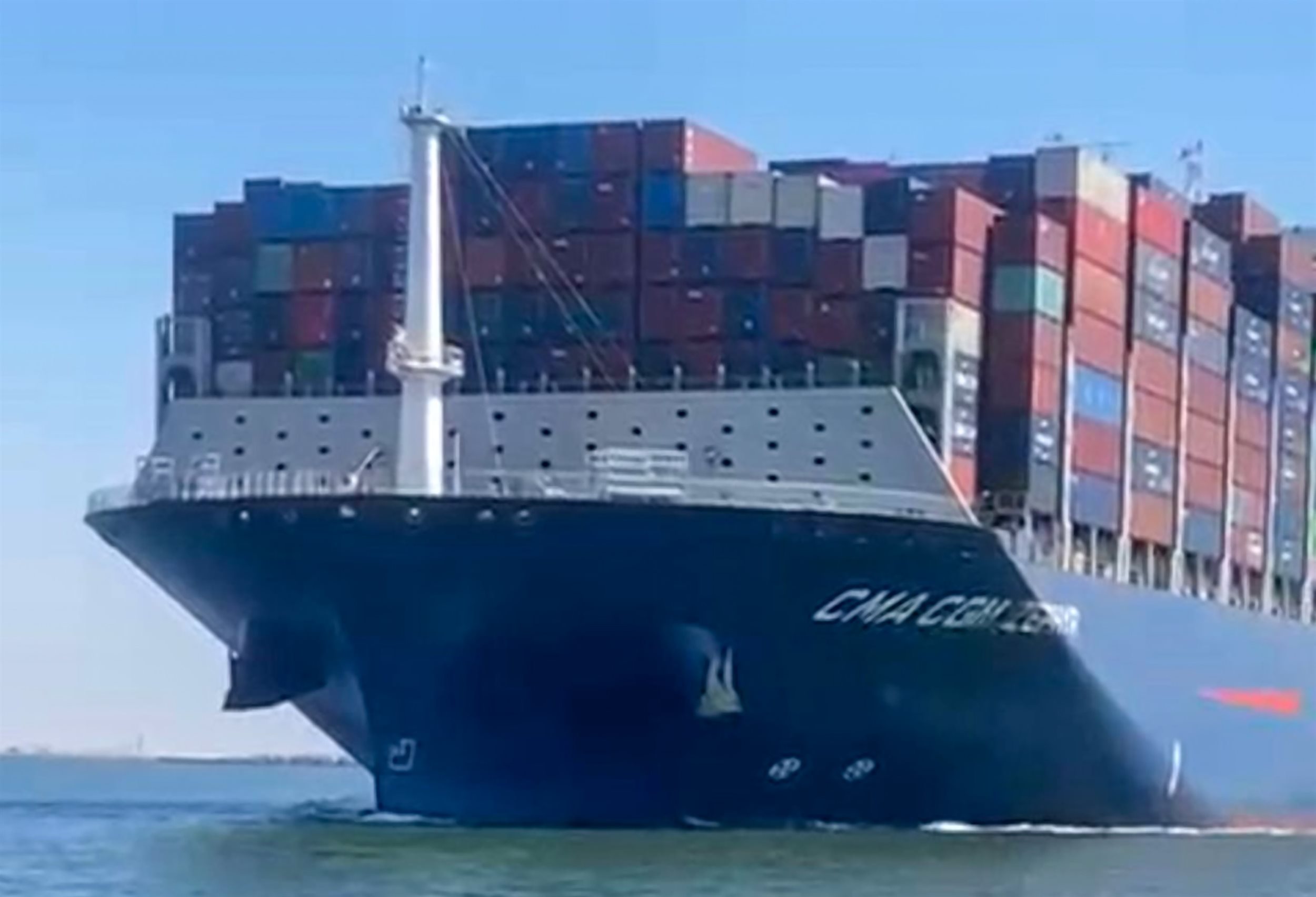 سفينة الحاويات CMA CGM ZEPHYR