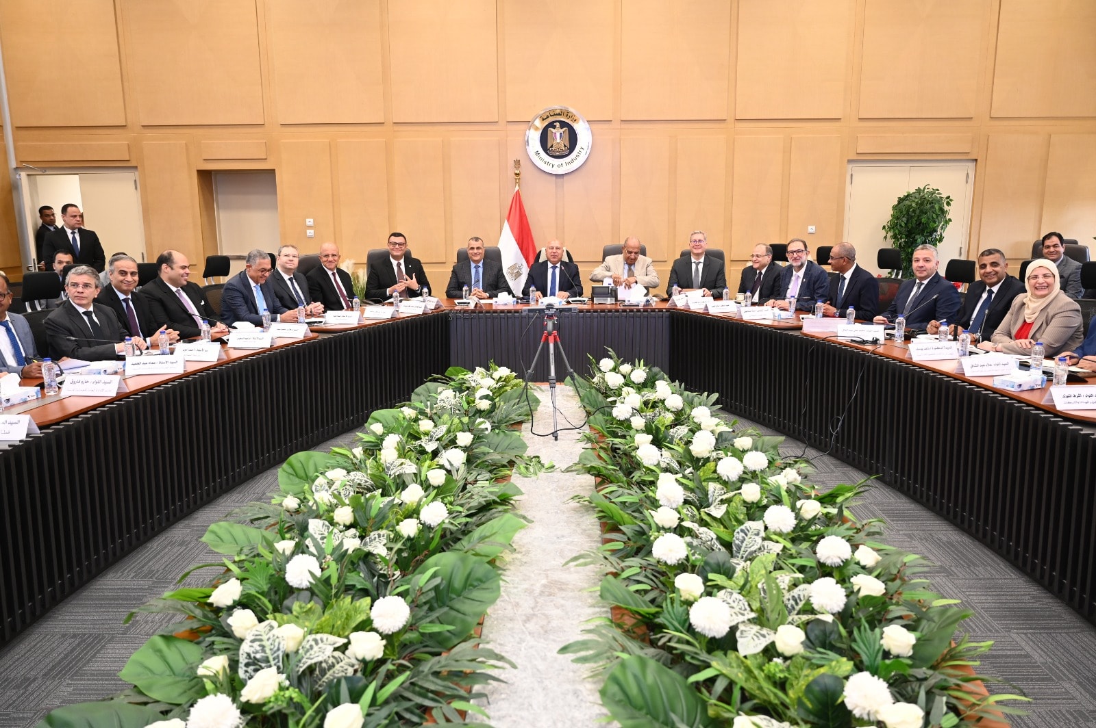 الوزير يترأس اجتماع المجموعة الوزارية للتنمية الصناعية