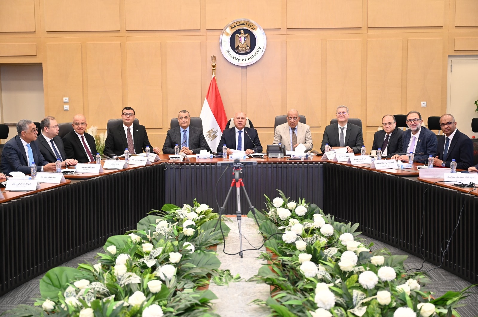 الوزير يترأس اجتماع المجموعة الوزارية للتنمية الصناعية