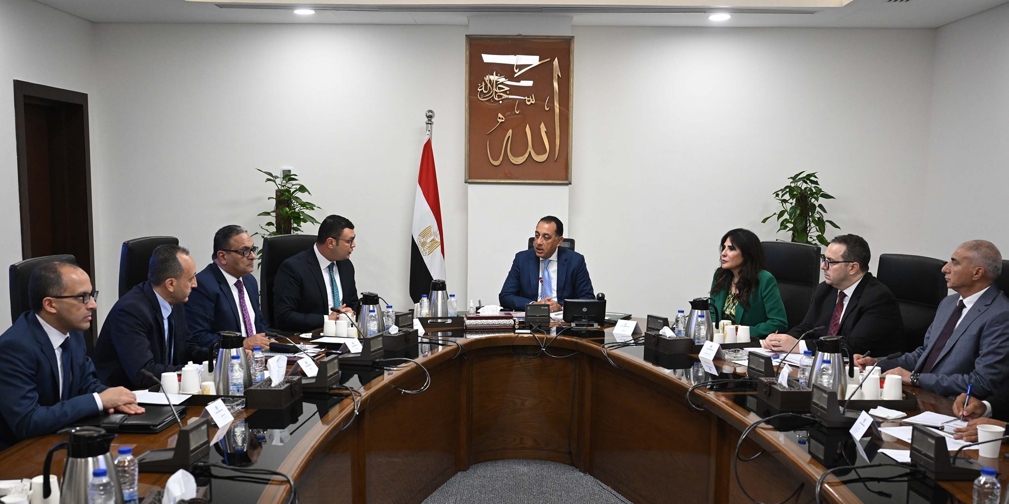 رئيس الوزراء يتابع موقف تقنين الأراضي المضافة لعدد من المدن الجديدة