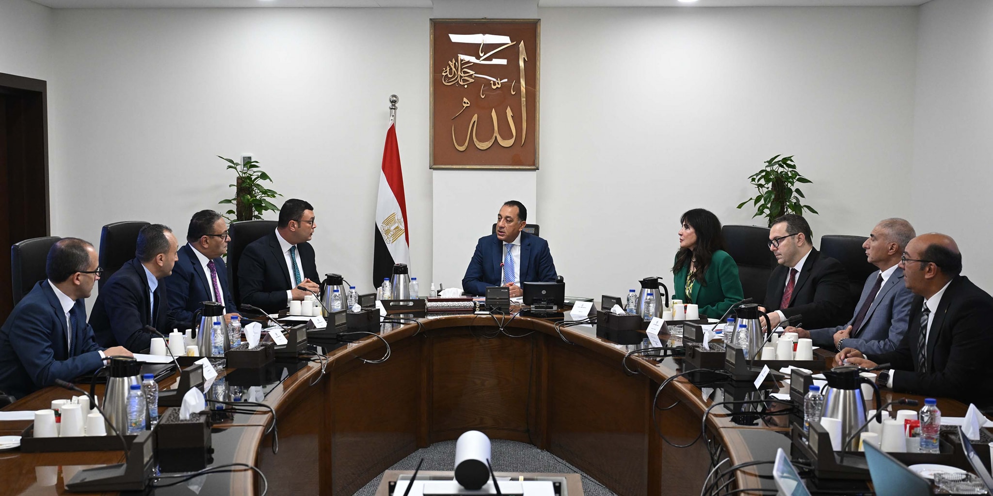 رئيس الوزراء يتابع موقف تقنين الأراضي المضافة لعدد من المدن الجديدة
