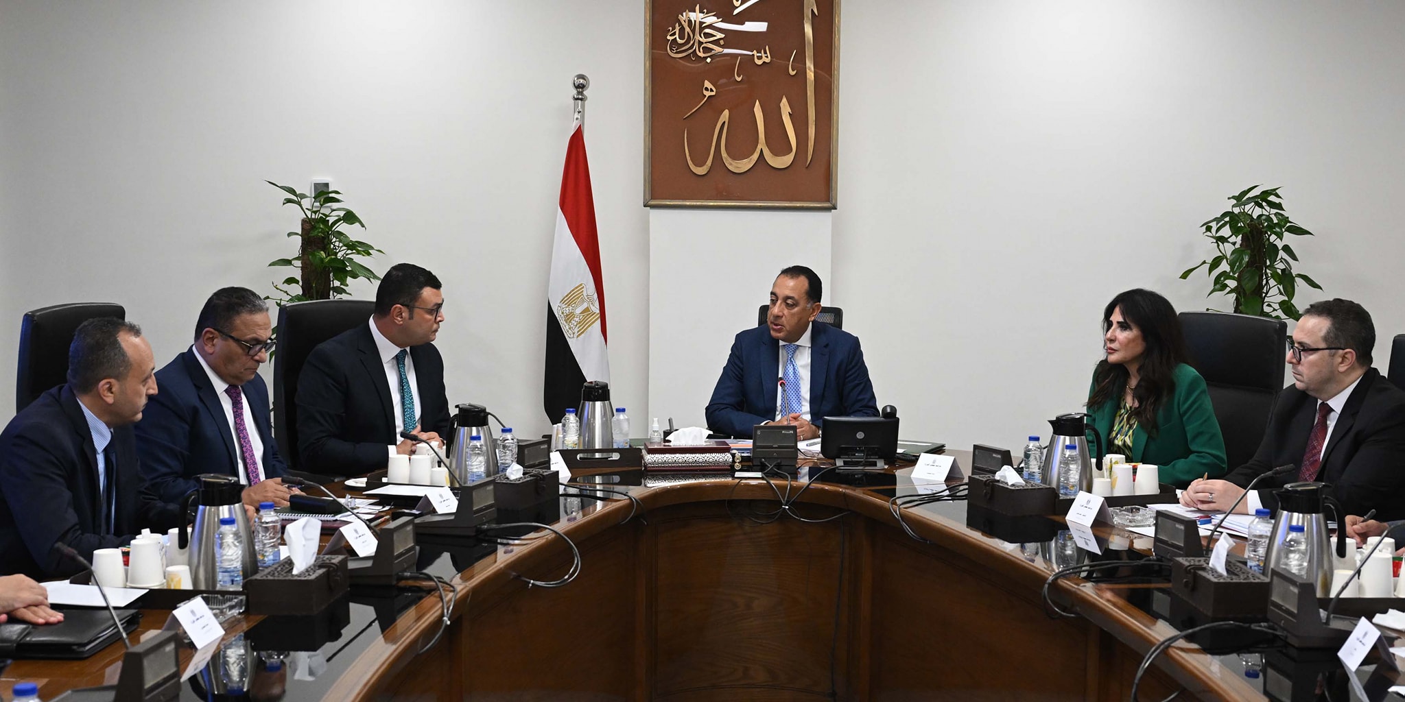 رئيس الوزراء يتابع موقف تقنين الأراضي المضافة لعدد من المدن الجديدة