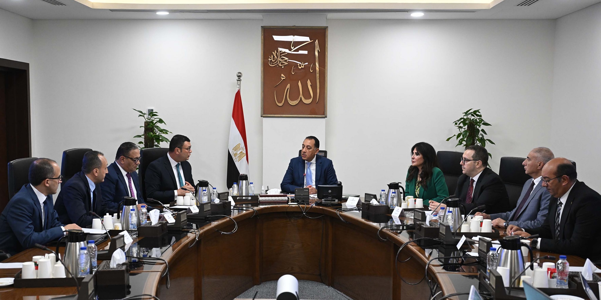 رئيس الوزراء يتابع موقف تقنين الأراضي المضافة لعدد من المدن الجديدة