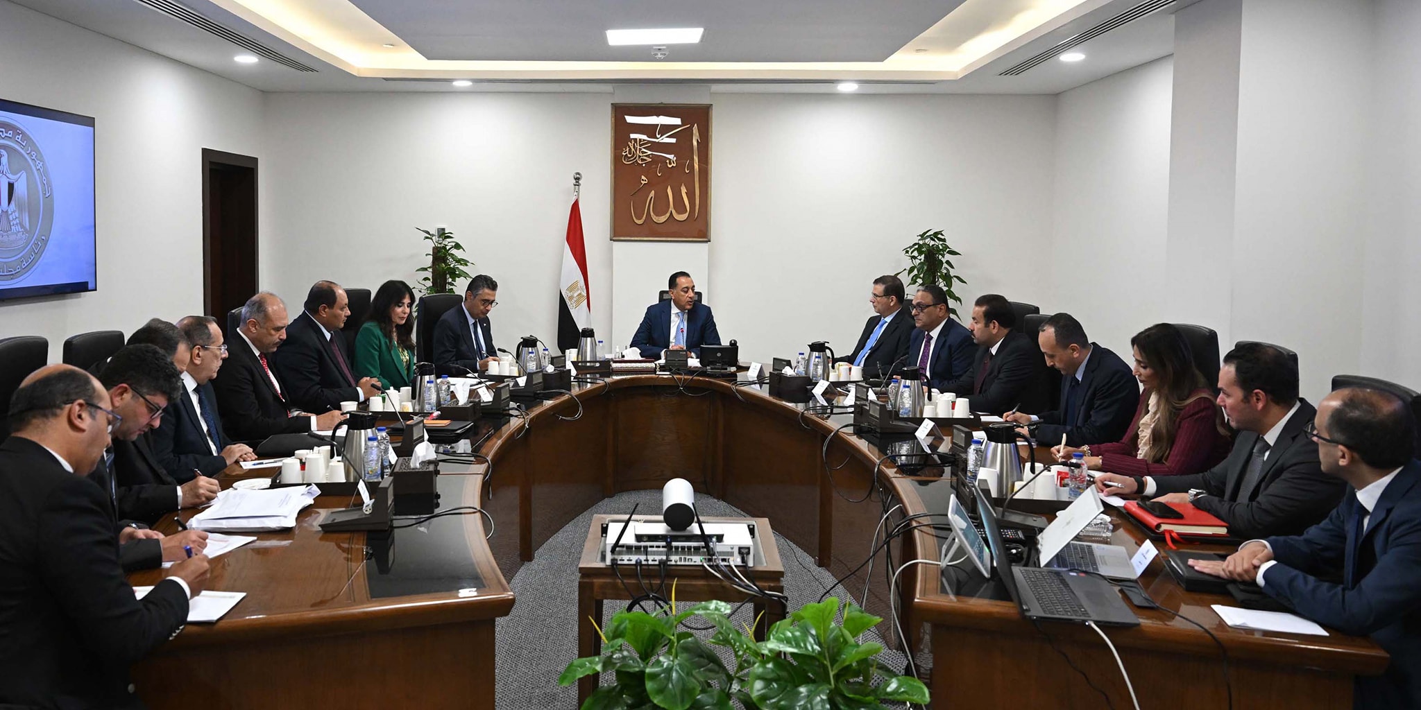 رئيس الوزراء يتابع جهود تطوير قطاع صناعة السكر في مصر
