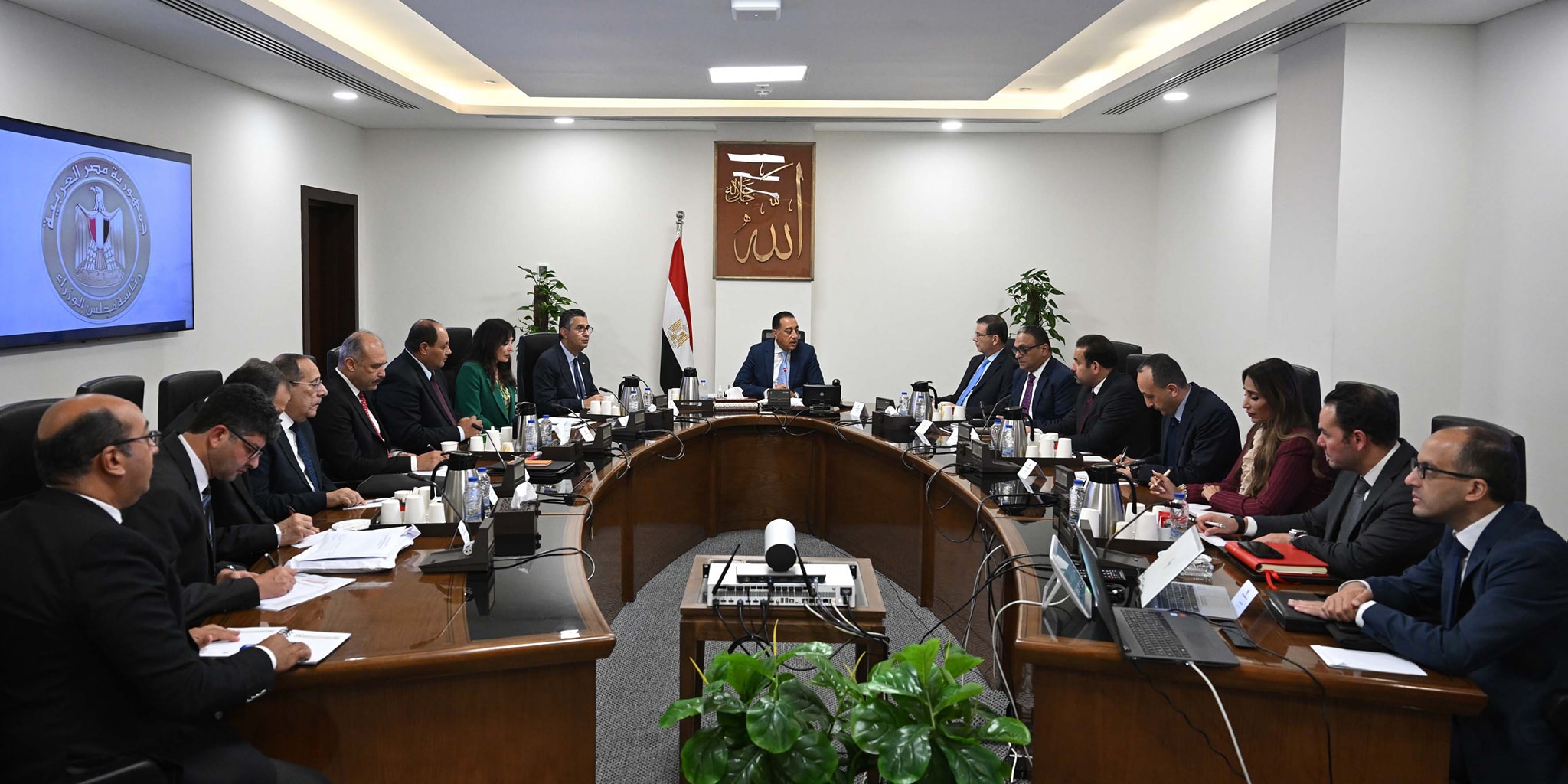 رئيس الوزراء يتابع جهود تطوير قطاع صناعة السكر في مصر