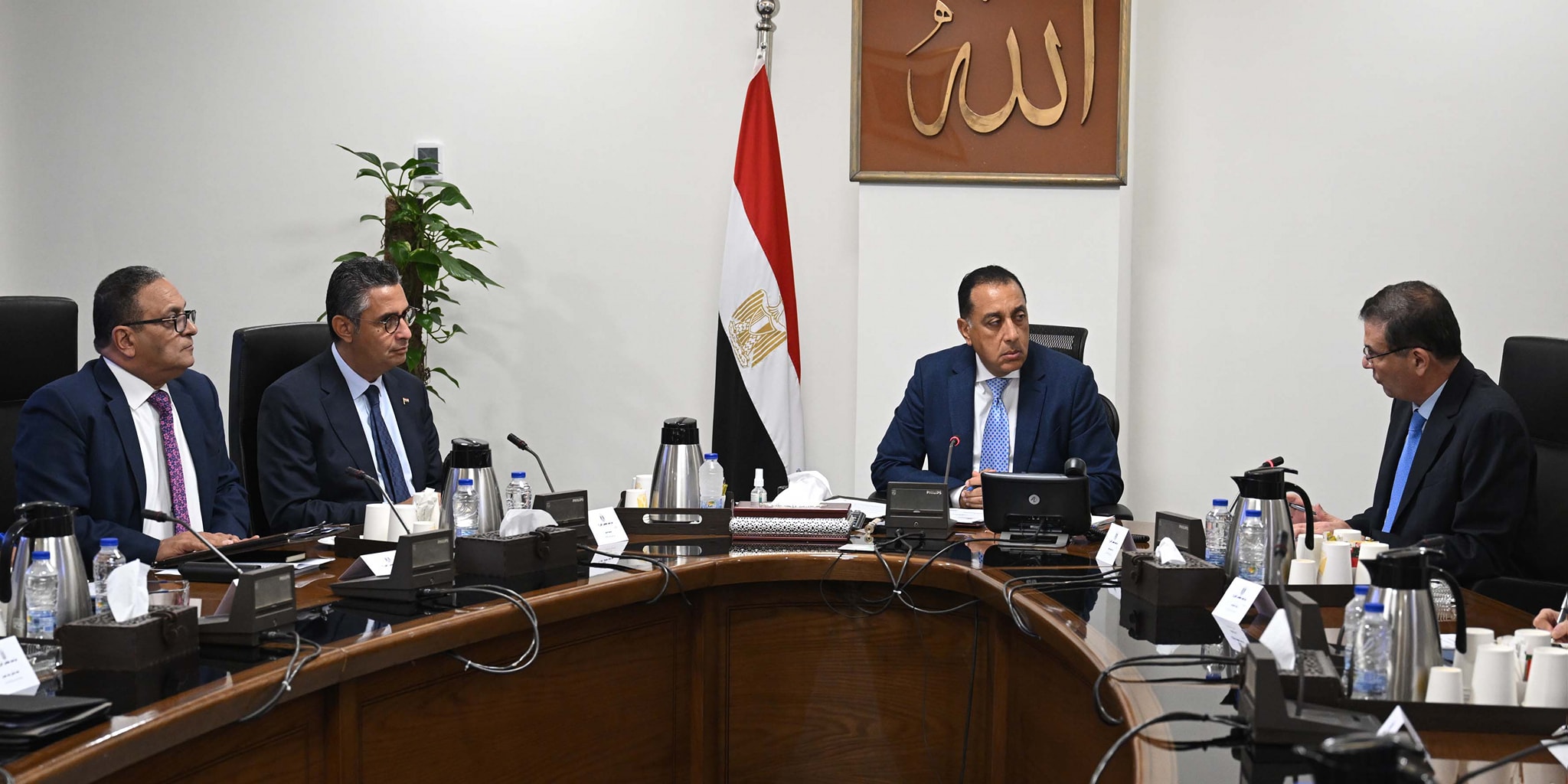 رئيس الوزراء يستعرض موقف توافر الأسمدة الزراعية