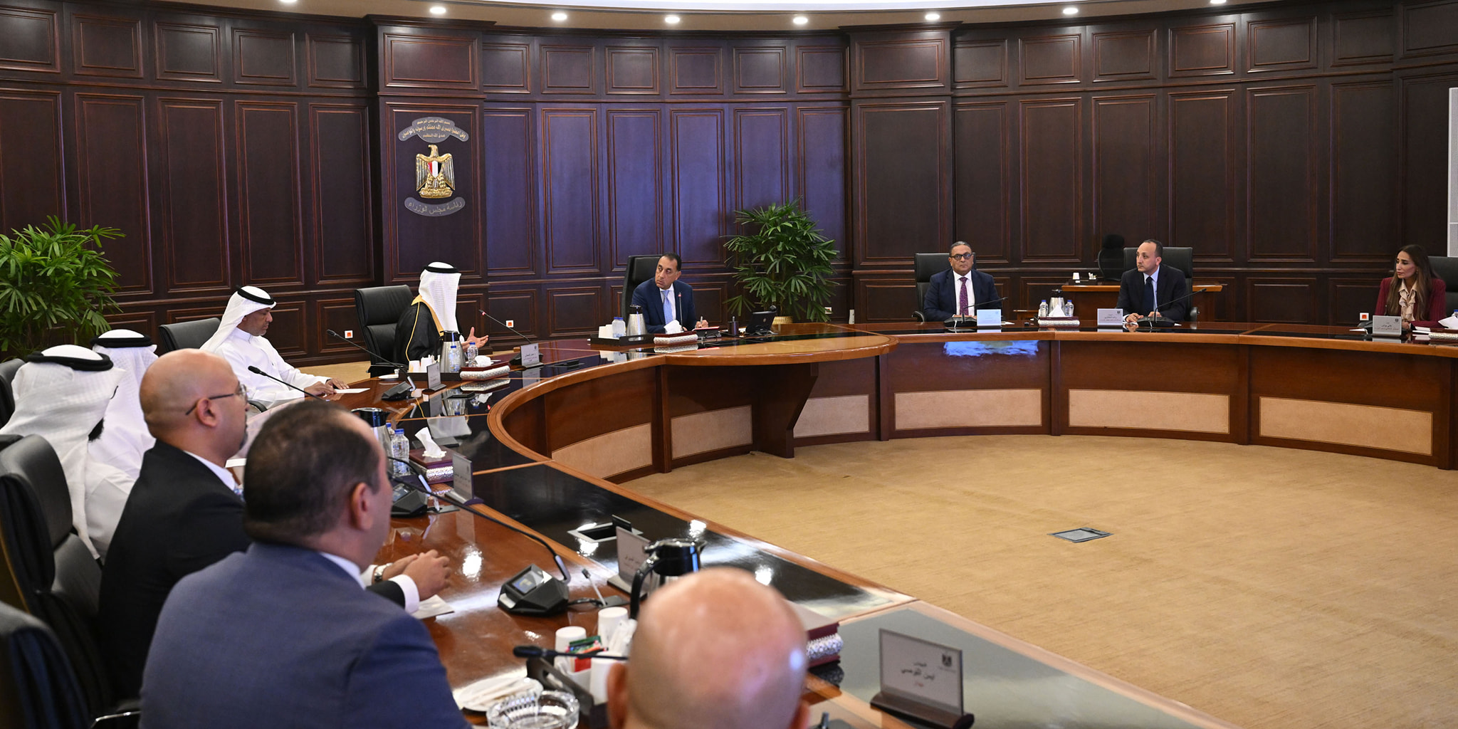 رئيس الوزراء يلتقي رئيس مجلس إدارة مجموعة سمو القابضة