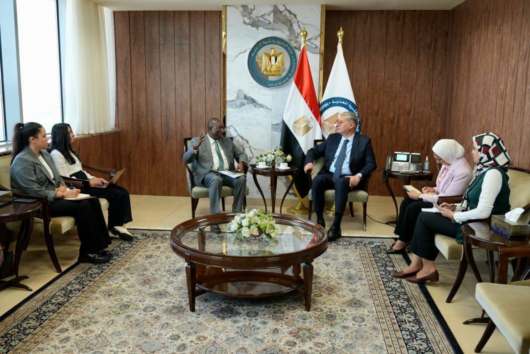 وزير البترول يلتقي المدير الإقليمي لمؤسسة التمويل الدولية