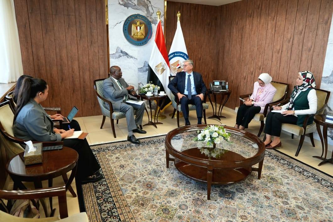 وزير البترول يلتقي المدير الإقليمي لمؤسسة التمويل الدولية