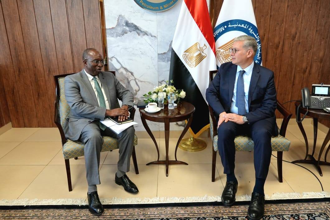 وزير البترول يلتقي المدير الإقليمي لمؤسسة التمويل الدولية