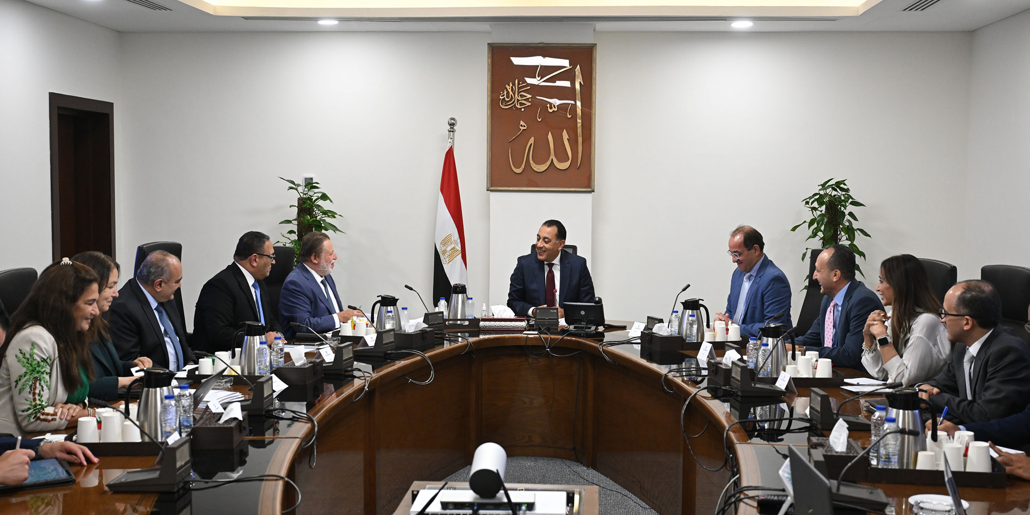 رئيس الوزراء يتابع جهود خفض الدين العام