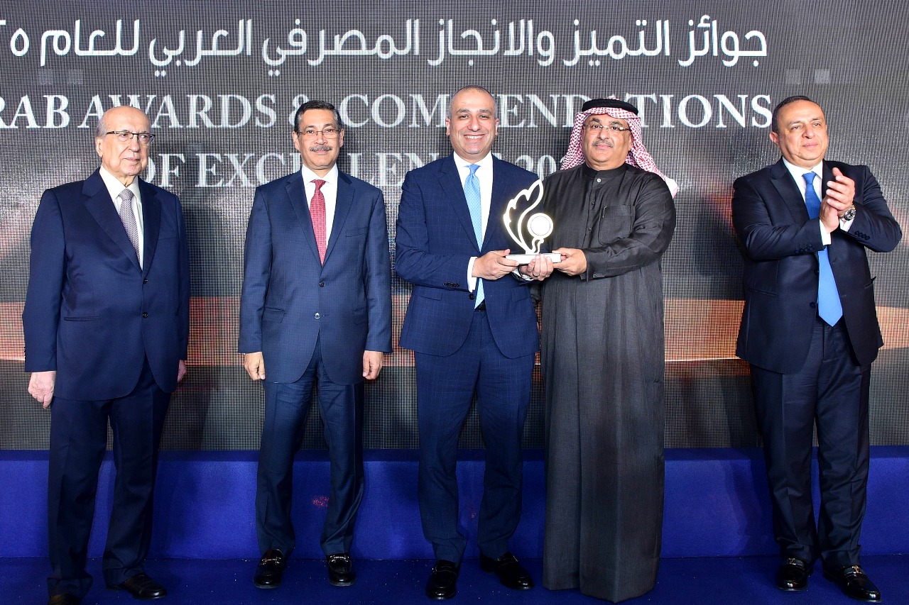 البنك الزراعي المصري يحصد جائزة التميز والإنجاز المصرفي