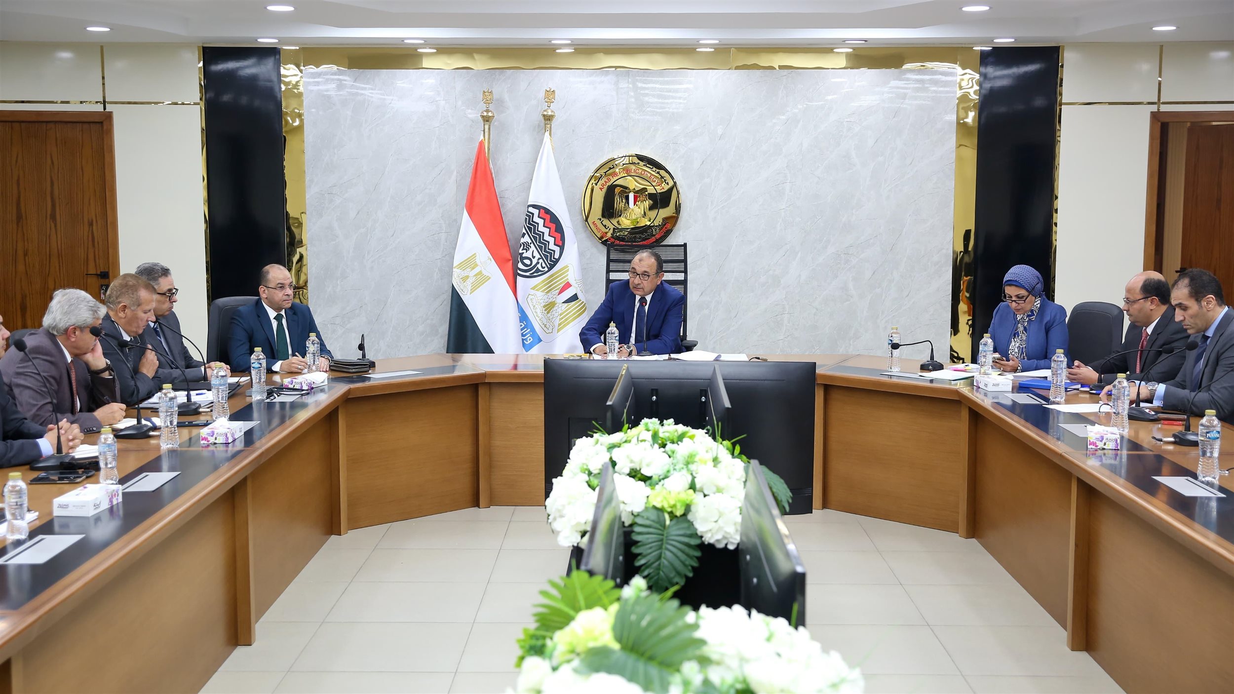 وزير قطاع الأعمال العام يجتمع بمجلس إدارة شركة النصر للإسكان والتعمير