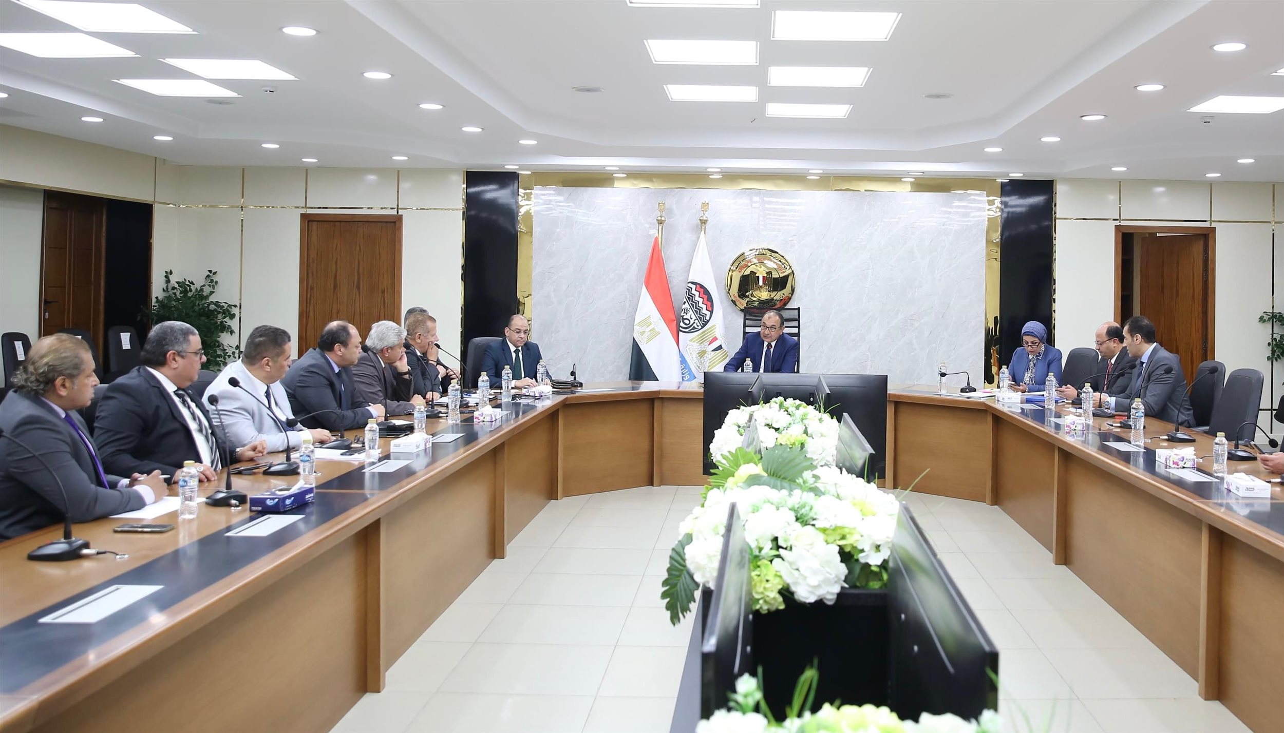 وزير قطاع الأعمال العام يجتمع بمجلس إدارة شركة النصر للإسكان والتعمير